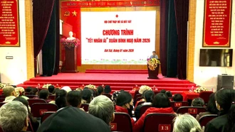 Xã Bát Xát: Trao hơn 150 suất quà cho các gia đình hoàn cảnh đặc biệt khó khăn