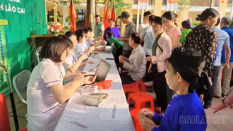 Xã Lâm Thượng phối hợp với Bệnh viện Bạch Mai tổ chức khám bệnh, phát thuốc miễn phí