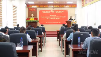 Bản Liền học tập kinh nghiệm phát triển du lịch cộng đồng tại Sin Suối Hồ