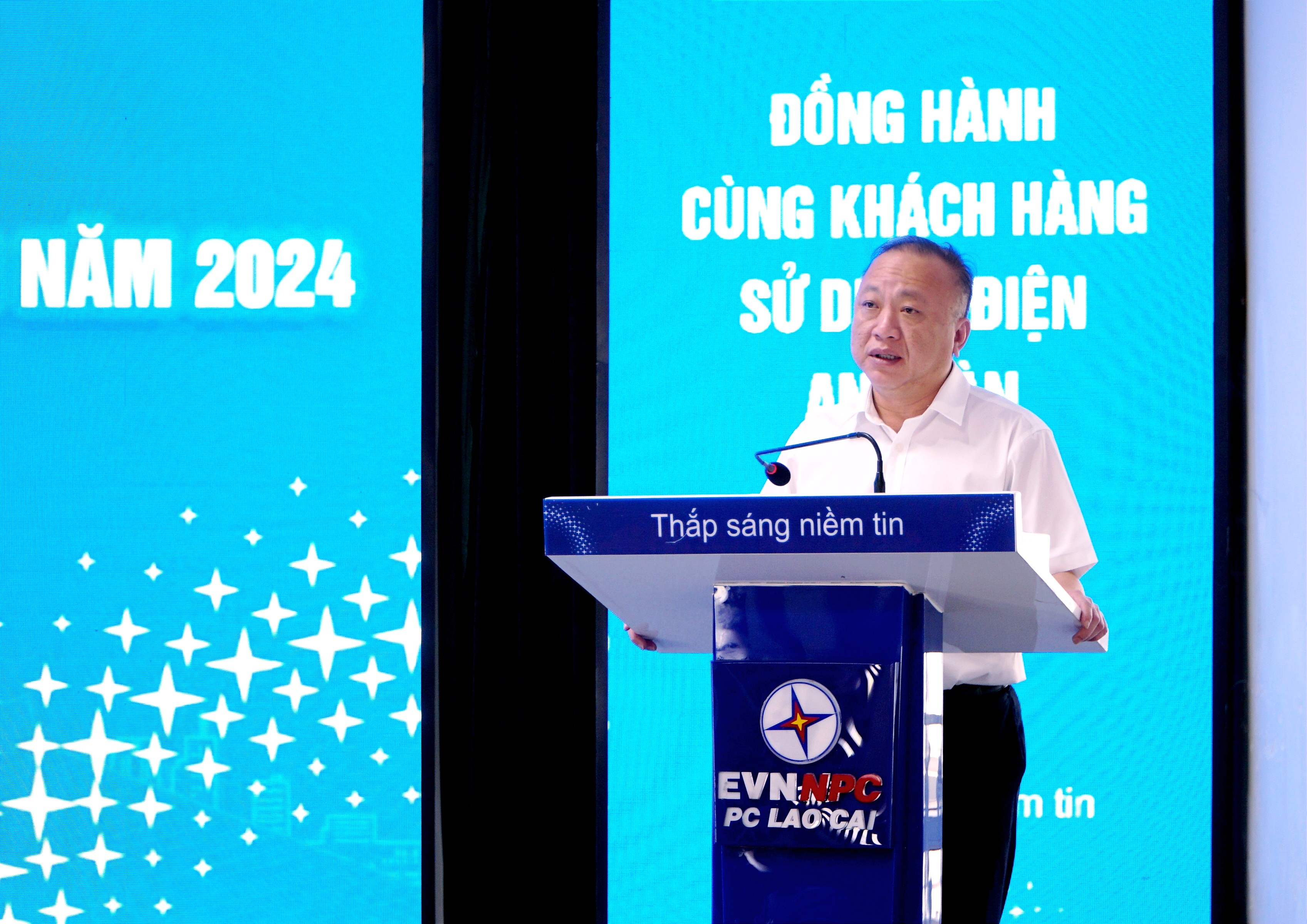 Ông Vũ An Phương, Phó Tổng Giám đốc Tổng Công ty Điện lực miền Bắc phát biểu tại hội nghị. img-20250509-130640.jpg
