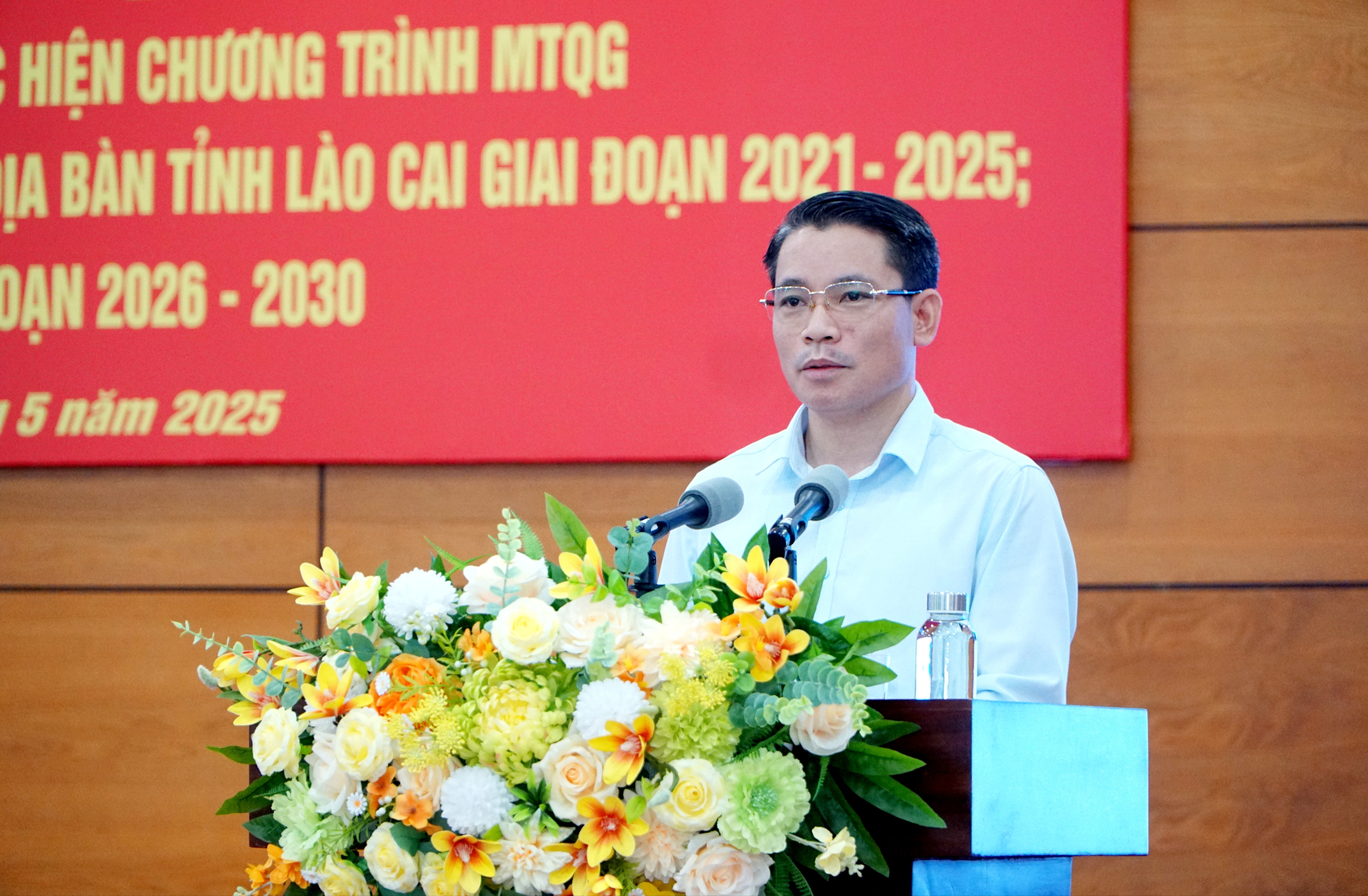 Đồng chí Nguyễn Xuân Nhẫn, Giám đốc Sở Dân tộc và Tôn giáo, Phó Trưởng Ban Chỉ đạo Chương trình 1719 tỉnh phát biểu tại hội nghị. img-20250527-111346.jpg