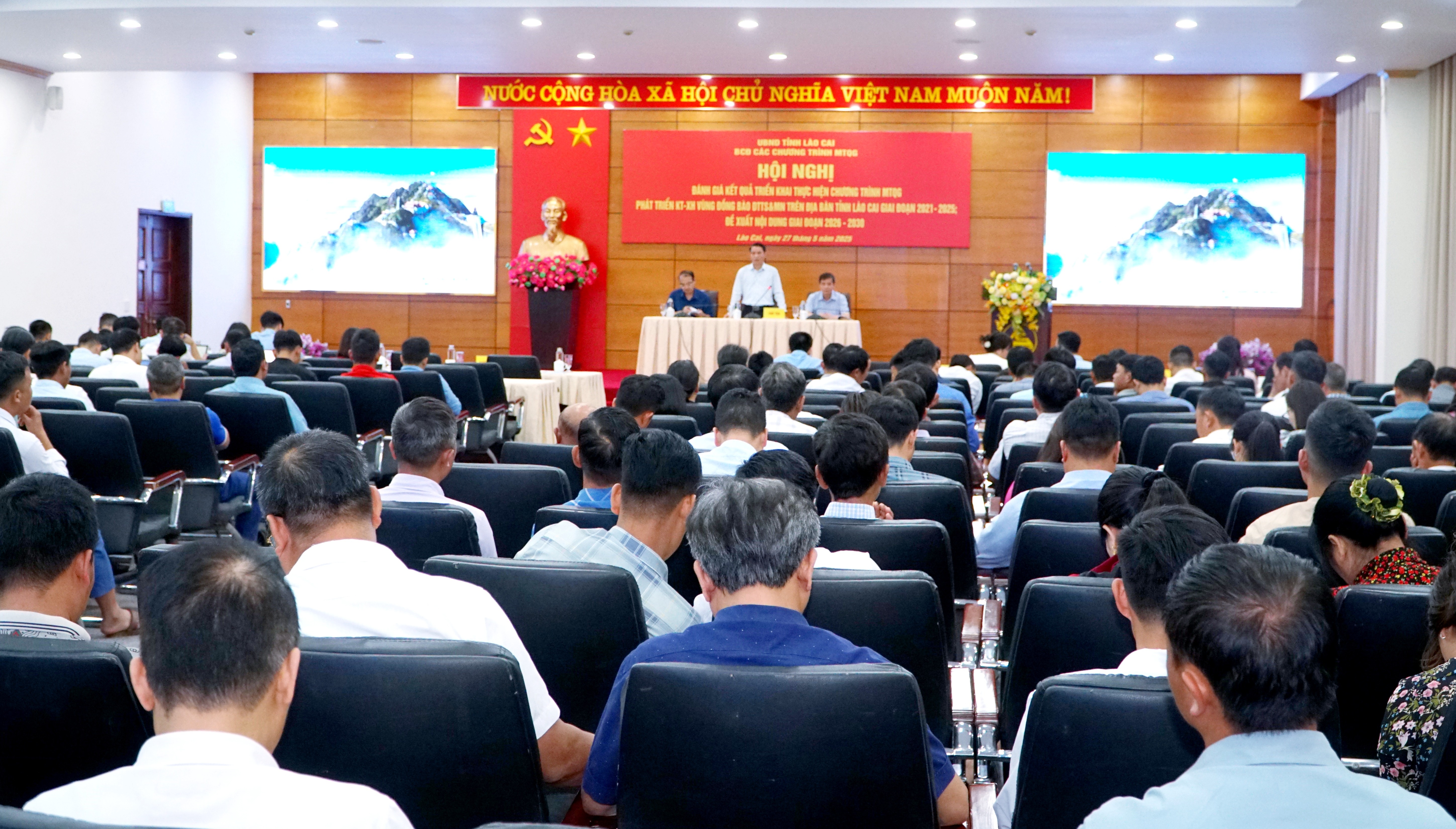 Quang cảnh hội nghị. img-20250527-111302.jpg