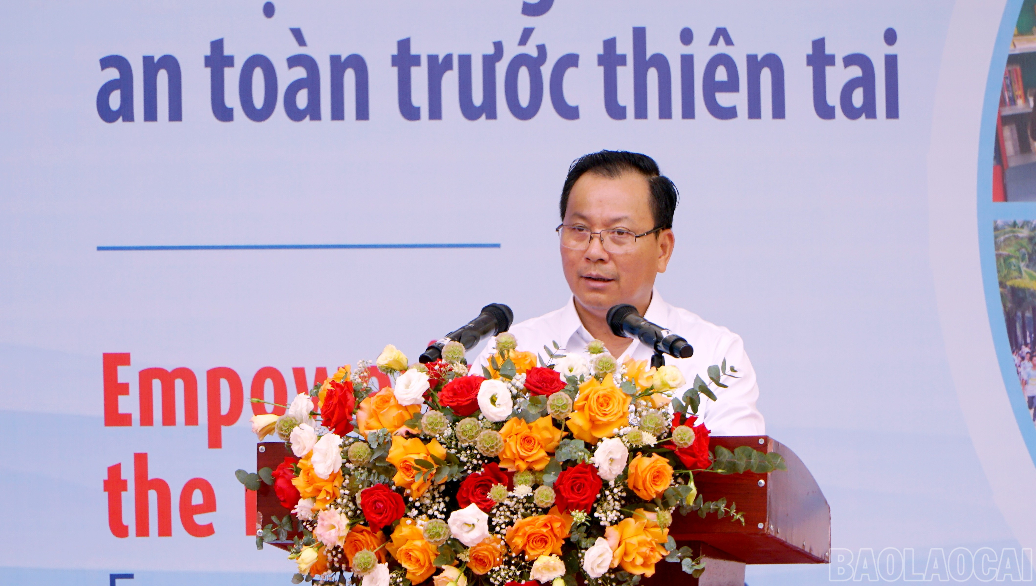Đồng chí Hoàng Quốc Khánh phát biểu tại lễ mít tinh. baolaocai-br_img-20250517-112737.jpg