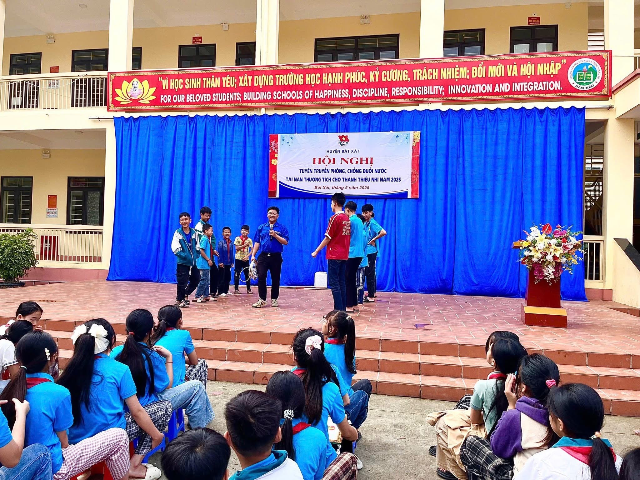 Học sinh được truyền đạt các giải pháp phòng, chống đuối nước. img-0942.jpg