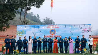 “Thắm tình quân dân” trong Chương trình “Xuân canh trời” của Trung đoàn 293