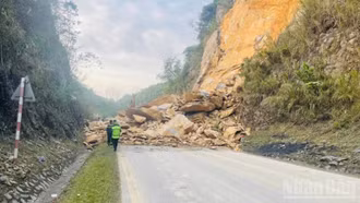 Huy động tối đa lực lượng khắc phục sạt lở Quốc lộ 6 tại Phú Thọ