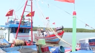 Áp thấp nhiệt đới gần Biển Đông mạnh lên thành bão, gió giật cấp 10