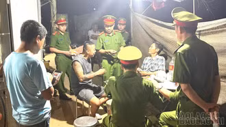 Công an xã Văn Bàn chuẩn bị hơn 3.000 kit test cho chiến dịch tổng kiểm tra ma túy