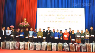 Kiểm toán Nhà nước khu vực VII tặng quà Tết cho hộ nghèo nhân dịp Tết Bính Ngọ 2026