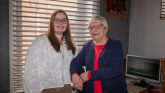 Khi người trẻ dạy ông bà bước vào thế giới số