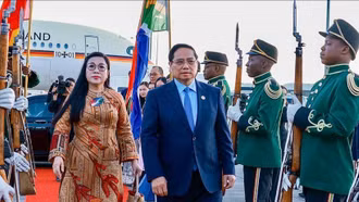 Thủ tướng về tới Hà Nội, kết thúc tốt đẹp chuyến thăm Kuwait, Algeria và Nam Phi