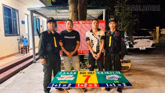 Bắt giữ 2 đối tượng đánh bạc dưới hình thức trò chơi phi tiêu tại hội chợ 