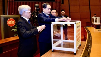 Quốc hội quyên góp ủng hộ đồng bào vùng lũ lụt