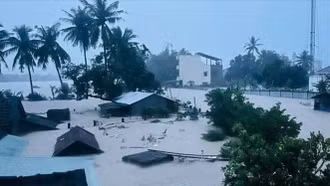 Mưa lũ khiến 85 nhà hư hỏng, 20.454 nhà ngập tại khu vực miền Trung