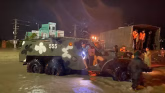 Nước lũ dâng cao kỷ lục, Gia Lai khẩn cấp sơ tán hàng ngàn người dân trong đêm