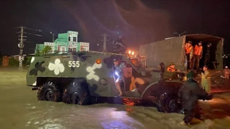 Nước lũ dâng cao kỷ lục, Gia Lai khẩn cấp sơ tán hàng ngàn người dân trong đêm