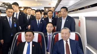 Tổng Bí thư, Chủ tịch nước Tô Lâm đi thăm thành phố Nam Ninh (Trung Quốc) bằng tàu cao tốc