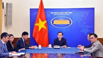 Bộ trưởng Ngoại giao Lê Hoài Trung điện đàm trực tuyến với Bộ trưởng Ngoại giao Lào