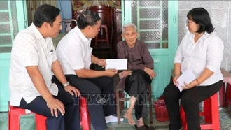 Chủ tịch nước quyết định tặng quà cho người có công nhân dịp Tết Bính Ngọ