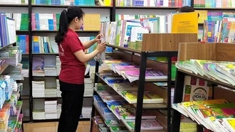 Phụ huynh cần lưu ý gì để mua sách giáo khoa cho năm học 2025 - 2026?