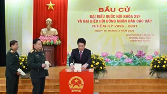 Chủ tịch nước Lương Cường bỏ phiếu tại khu vực bỏ phiếu số 26, phường Hoàn Kiếm, Hà Nội