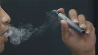 Thiếu niên 15 tuổi tổn thương não vì ngộ độc thuốc lá điện tử chứa ma túy