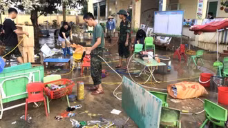 Quân khu 1 huy động lực lượng, phương tiện giúp nhân dân khắc phục hậu quả sau mưa lũ