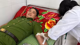 Lào Cai: Đại uý Công an xã kịp thời hiến máu cứu bệnh nhân mổ cấp cứu