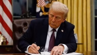 Tổng thống Mỹ D. Trump ký sắc lệnh giảm thuế hàng hóa Trung Quốc