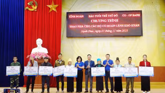 Trao 540 triệu đồng hỗ trợ xây nhà cho 9 hộ nghèo tại xã Hạnh Phúc