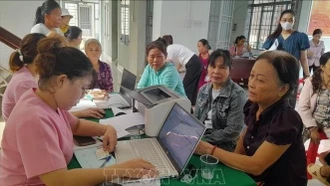 Hướng tới tầm nhìn toàn diện trong chăm sóc sức khỏe bà mẹ, trẻ em