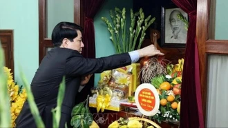 Chủ tịch nước Lương Cường dâng hương tưởng niệm Chủ tịch Hồ Chí Minh