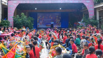 Ấm áp chương trình “Vui hội Trăng Rằm - ươm mầm khát vọng”