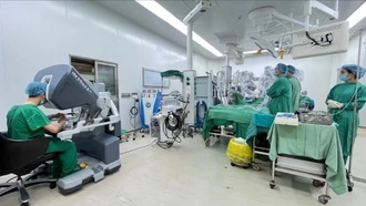 Phẫu thuật robot: Bước tiến mới trị ung thư phổi