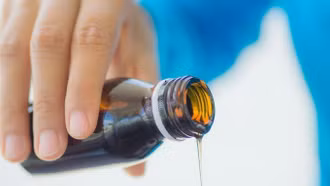 Ấn Độ khuyến cáo sử dụng sirô ho cho trẻ em một cách hợp lý