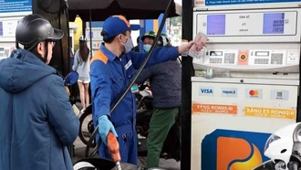 Giá xăng dầu giảm mạnh, mặt hàng RON95-III xuống dưới 30.000 đồng mỗi lít