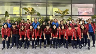 Đội tuyển nữ Việt Nam về nước sau SEA Games 33, khép lại hành trình nhiều cảm xúc