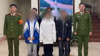 Công an xã Bắc Hà hỗ trợ 3 cháu nhỏ bỏ nhà đi tìm việc làm về với gia đình