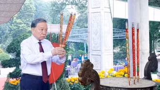 Tổng Bí thư, Chủ tịch nước Tô Lâm dâng hương tưởng niệm các Anh hùng liệt sĩ tại Tây Ninh