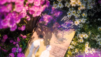 Nữ nhà báo ra mắt tiểu thuyết về tình yêu vượt qua đại dịch