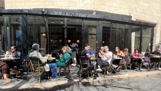 Israel trở lại nhịp sống giữa chiến tranh