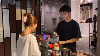 Đổi công lấy chỗ ở: Cách mưu sinh mới của sinh viên giữa "cơn bão giá nhà trọ"