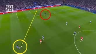 Pha phản lưới nhà không tưởng từ khoảng cách gần 40 m