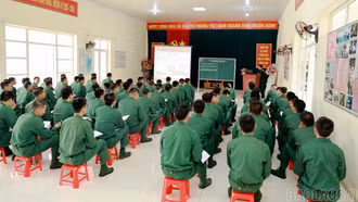 Giáo dục truyền thống cho chiến sĩ trẻ