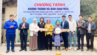 Khánh thành và bàn giao 2 căn "Nhà đại đoàn kết" xã Cốc San
