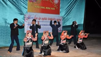 Giữ lửa vòng xòe của dân tộc Hà Nhì