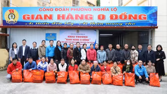 Công đoàn phường Nghĩa Lộ tổ chức "Gian hàng 0 đồng" hỗ trợ đoàn viên, người lao động