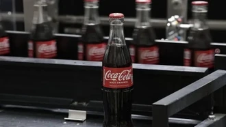 Coca-Cola cam kết dùng đường mía để 'nước Mỹ khỏe mạnh trở lại'