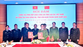 Công an tỉnh Lào Cai hội đàm với Cục Công an châu Hồng Hà (Trung Quốc)
