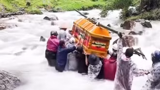 Mưa kỷ lục ở miền Trung, cao nhất lịch sử Việt Nam, tiệm cận mốc thế giới